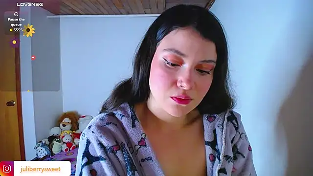 Snapshot of juli05star20 chatting on 10/18/25, 03:08 juli05star20 online show from 10/18/25, 03:08