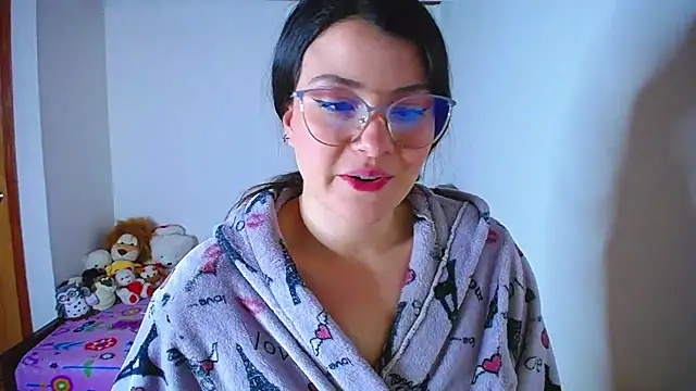 Snapshot of juli05star20 chatting on 10/05/25, 08:54 juli05star20 online show from 10/05/25, 08:54