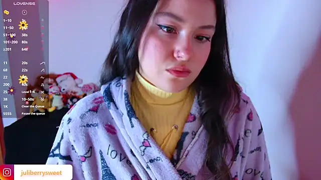 Snapshot of juli05star20 chatting on 12/15/25, 11:20 juli05star20 online show from 12/15/25, 11:20