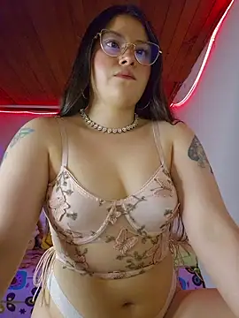 Snapshot of juli05star20 chatting on 06/11/26, 08:39 juli05star20 online show from 06/11/26, 08:39