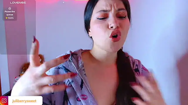 Snapshot of juli05star20 chatting on 11/06/25, 10:58 juli05star20 online show from 11/06/25, 10:58