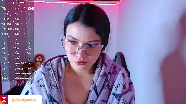 Snapshot of juli05star20 chatting on 11/09/25, 06:01 juli05star20 online show from 11/09/25, 06:01