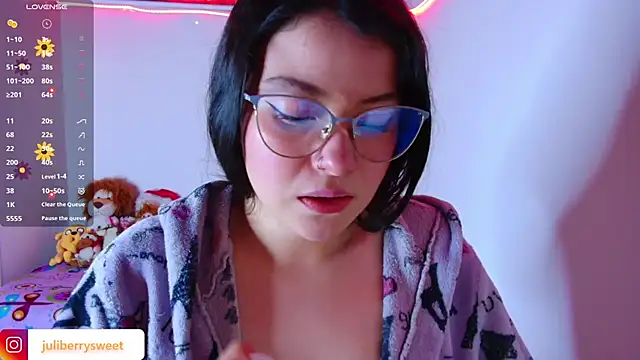 Snapshot of juli05star20 chatting on 11/28/25, 12:00 juli05star20 online show from 11/28/25, 12:00