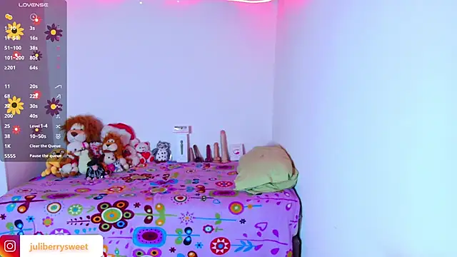 Snapshot of juli05star20 chatting on 11/26/25, 10:43 juli05star20 online show from 11/26/25, 10:43