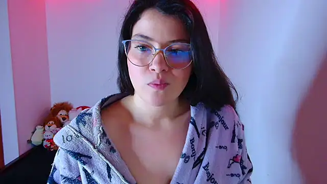 Snapshot of juli05star20 chatting on 11/05/25, 04:32 juli05star20 online show from 11/05/25, 04:32