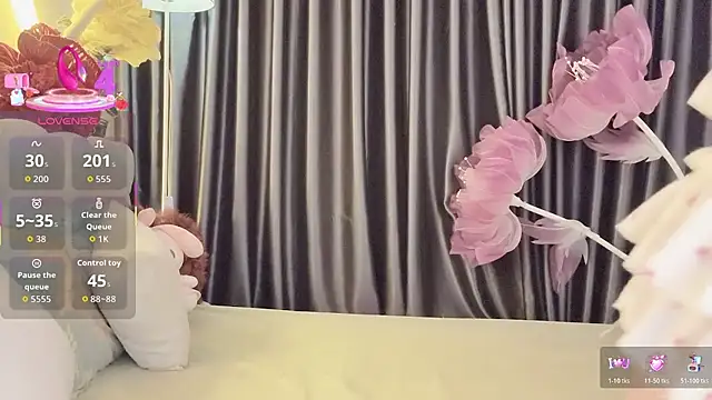 Nacy-Moonlight online show from 10/26/25, 04:29