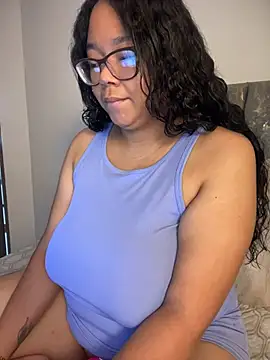 Snapshot of XMara chatting on 05/27/26, 04:47 XMara online show from 05/27/26, 04:47