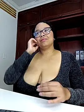 Snapshot of XMara chatting on 02/24/25, 07:52 XMara online show from 02/24/25, 07:52