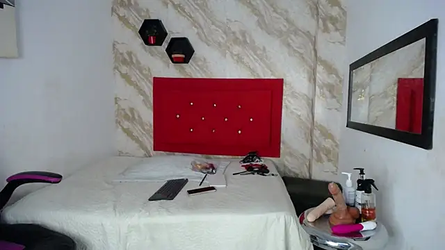 issa  love online show from 11/15/25, 12:20