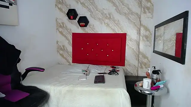 issa  love online show from 11/28/25, 01:00