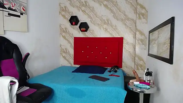 issa  love online show from 12/20/25, 12:19