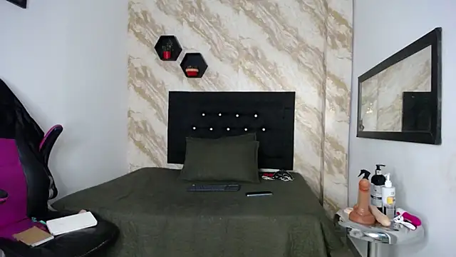 issa  love online show from 06/05/26, 12:44