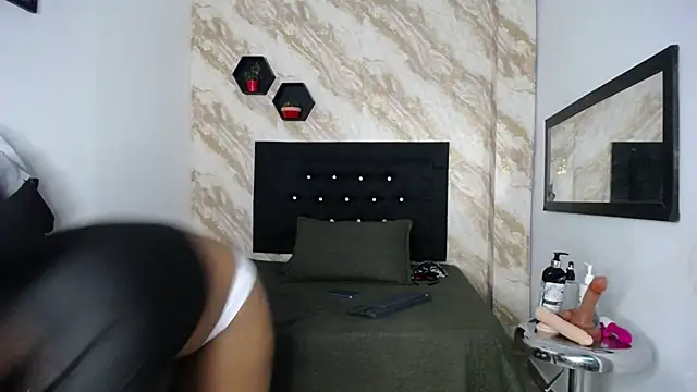 issa  love online show from 06/04/26, 12:43