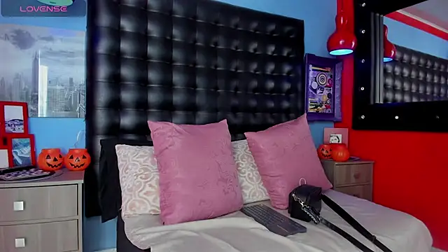 Snapshot of CloeRodriguez chatting on 10/25/25, 08:09 CloeRodriguez online show from 10/25/25, 08:09