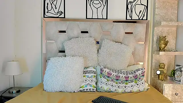 Snapshot of SexyJuliii21 chatting on 10/10/25, 11:00 SexyJuliii21 online show from 10/10/25, 11:00