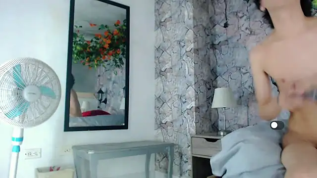 Snapshot of SexyJuliii21 chatting on 02/04/25, 12:00 SexyJuliii21 online show from 02/04/25, 12:00