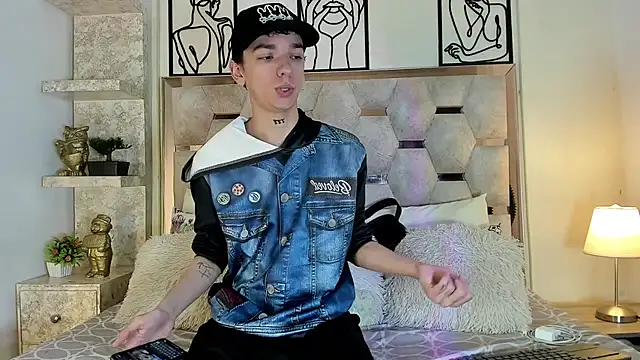 Snapshot of SexyJuliii21 chatting on 10/13/25, 08:43 SexyJuliii21 online show from 10/13/25, 08:43