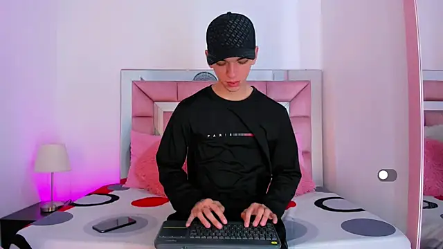 Snapshot of SexyJuliii21 chatting on 09/27/25, 08:59 SexyJuliii21 online show from 09/27/25, 08:59