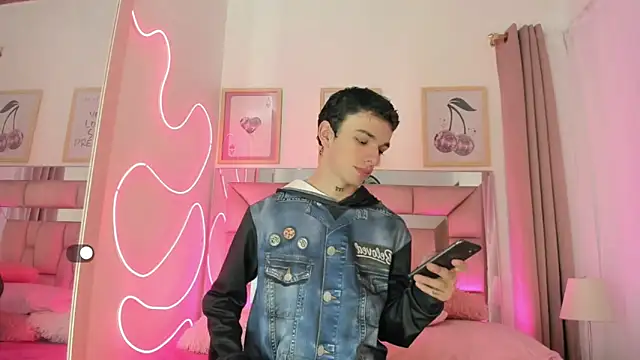 Snapshot of SexyJuliii21 chatting on 10/06/25, 10:21 SexyJuliii21 online show from 10/06/25, 10:21