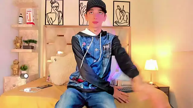 Snapshot of SexyJuliii21 chatting on 09/24/25, 08:59 SexyJuliii21 online show from 09/24/25, 08:59