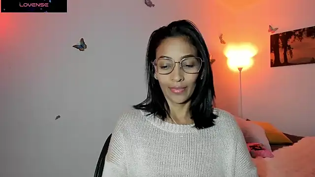 Mila-yang online show from 10/04/25, 03:52