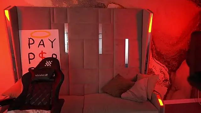 LylaYeess online show from 10/31/25, 07:16