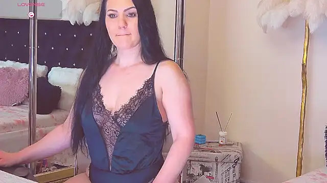 Estheraa online show from 04/24/26, 04:25