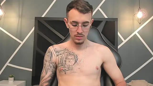CodyWalkerR online show from 10/04/25, 05:14