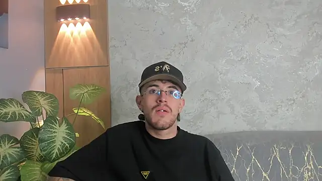 Snapshot of CodyWalkerR chatting on 06/11/26, 05:32 CodyWalkerR online show from 06/11/26, 05:32