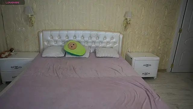 LunaaMayy online show from 11/19/25, 10:10