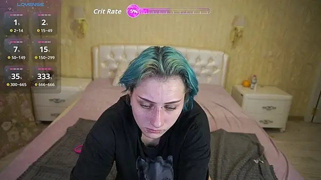 LunaaMayy online show from 10/31/25, 03:41