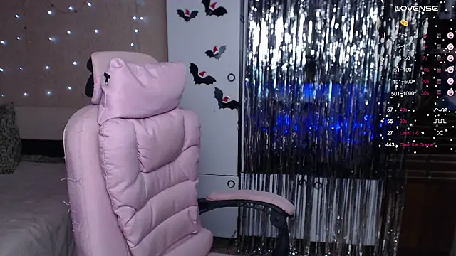Snapshot of Vanessa_AmiX chatting on 12/24/24, 11:17 Vanessa AmiX online show from 12/24/24, 11:17