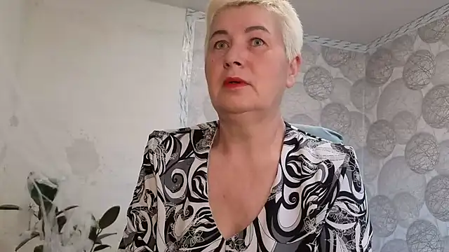 NicoleOlla online show from 10/29/25, 03:27