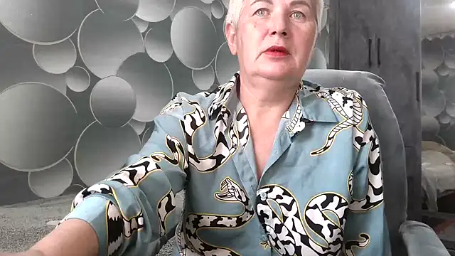 NicoleOlla online show from 10/04/25, 03:30