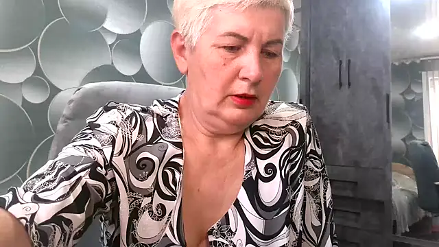 NicoleOlla online show from 10/03/25, 04:58