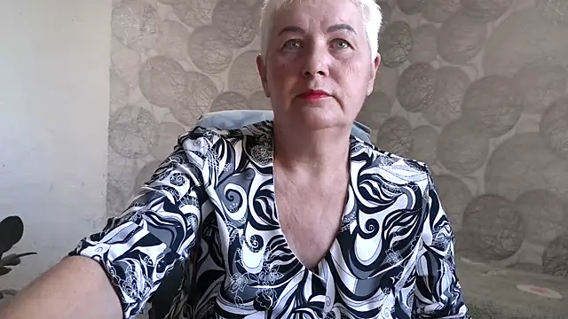 NicoleOlla online show from 10/18/25, 01:51