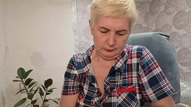 NicoleOlla online show from 11/05/25, 02:58