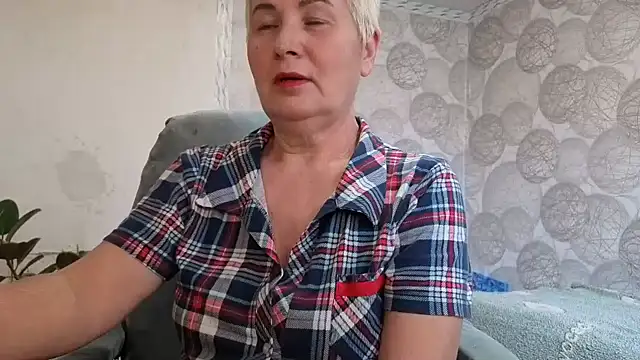 NicoleOlla online show from 11/10/25, 07:35