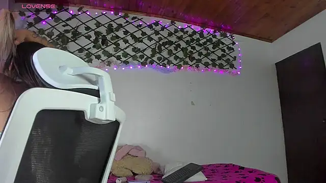 Snapshot of Pucaa_ chatting on 06/30/26, 10:04 Pucaa online show from 06/30/26, 10:04
