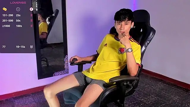 Snapshot of cute_diego_ chatting on 01/23/25, 10:22 cute diego online show from 01/23/25, 10:22