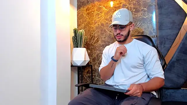 Liam Kleiin online show from 09/21/25, 03:28