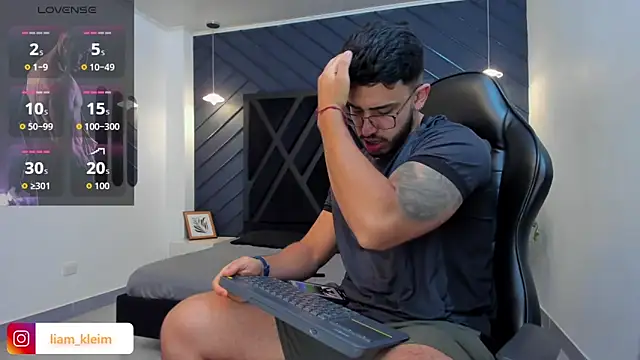 Liam Kleiin online show from 10/28/25, 11:20