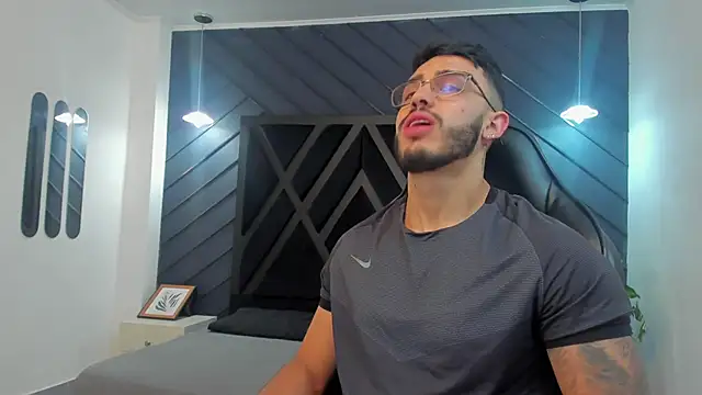 Liam Kleiin online show from 11/11/25, 11:38