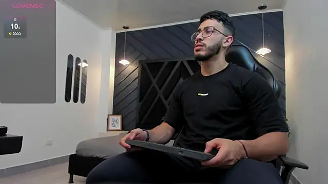 Liam Kleiin online show from 10/27/25, 11:44