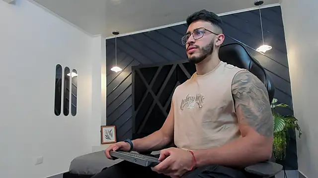 Liam Kleiin online show from 11/02/25, 02:11