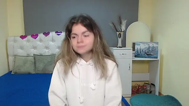 TinaRedly online show from 09/26/25, 06:09