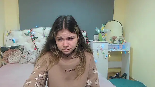 TinaRedly online show from 04/11/26, 05:37