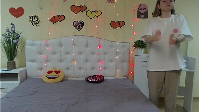 TinaRedly online show from 03/09/25, 04:33