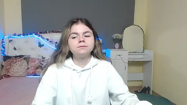 TinaRedly online show from 05/03/26, 05:12