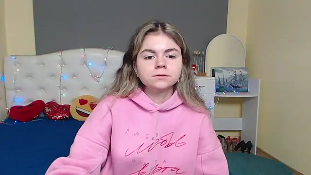 TinaRedly online show from 12/04/25, 06:40